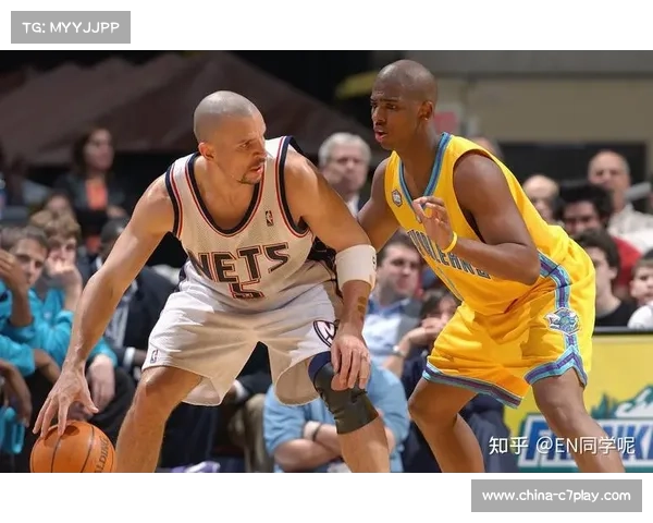 特伦斯·麦金尼与克里斯·邓肯轻量级副赛对决，全场比赛激烈缠斗