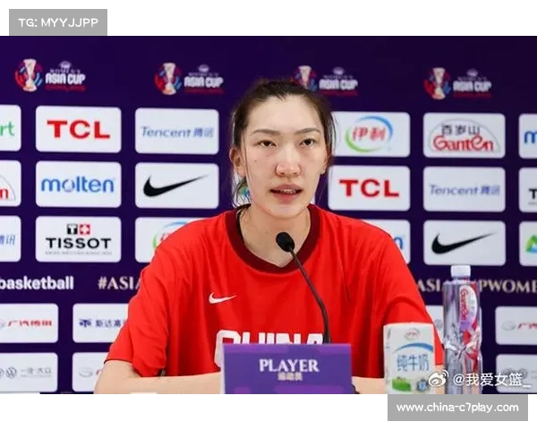 中国驻珀斯总领事场边观战,为韩旭与山猫队加油助威 中国驻珀斯总领事场边观战,为韩旭与山猫队加油助威